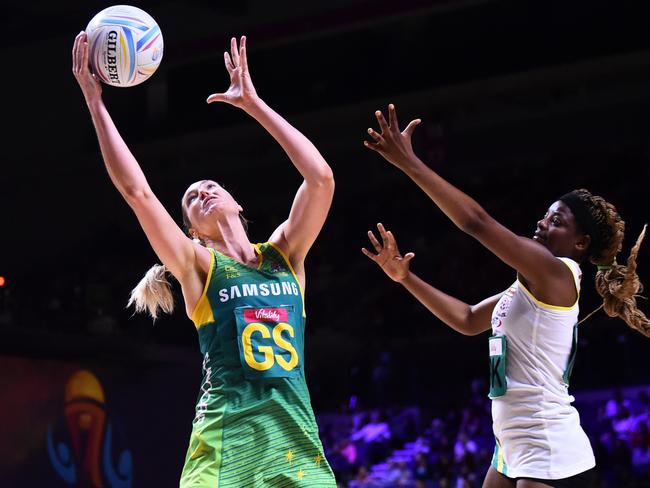 LIVERPOOL, ENGLAND - JULY 13:  Caitlin Bassett (L) of Australia and Joice Takaidza of Zimbabwe in action during preliminaries stage one match between Australia and Zimbabwe at M&S Bank Arena on July 13, 2019 in Liverpool, England. (Photo by Nathan Stirk/Getty Images)