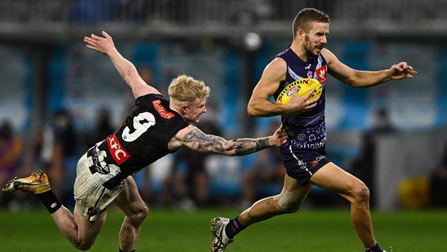 John Noble doesn’t give up on a Sam Switkowski chase. Picture: Daniel Carson/AFL Photos via Getty Images