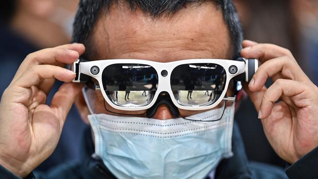 A man uses 3D virtual reality glasses during the Mobile World Congress in Shanghai on February 23, 2021. (Photo by Hector RETAMAL / AFP)