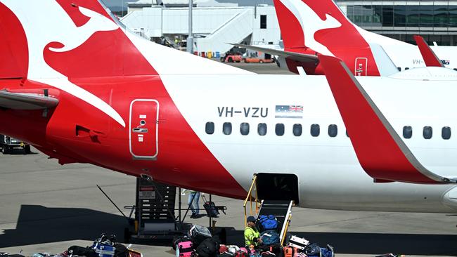 BRISBANE, AUSTRALIA - NewsWire Photos - AUGUST 11, 2022. Qantas baggage handlers at work at Brisbane airport. Industrial action will start at Qantas and budget offshoot Jetstar by the end of August amid an escalating fight over pay with its licensed engineers.Picture: NCA NewsWire / Dan Peled