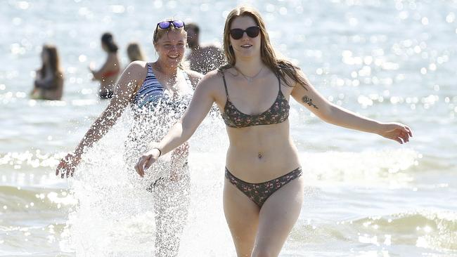 Sisters Whitney and Alyssa enjoy a splash at St Kilda beach as the temperature rises in Melbourne. Picture: NewsWire