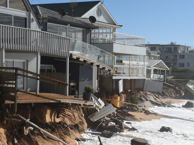 High tide begins to impact on damaged beachfront homes along Pittwater Road at Collaroy on the northern beaches of Sydney, Tuesday, June 7, 2016. Atleast 5 homes have sustained major structual damage with their backyards, balconies and swimming pools being washed into the ocean following king tides and huge swell from the weekends storm system. (AAP Image/Dean Lewins/POOL) NO ARCHIVING