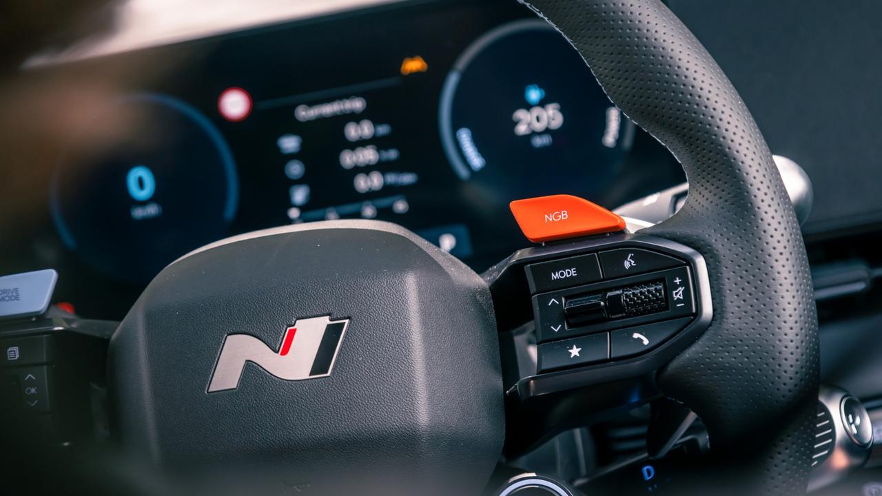 Shortcuts on the steering wheel help customers access favourite settings.