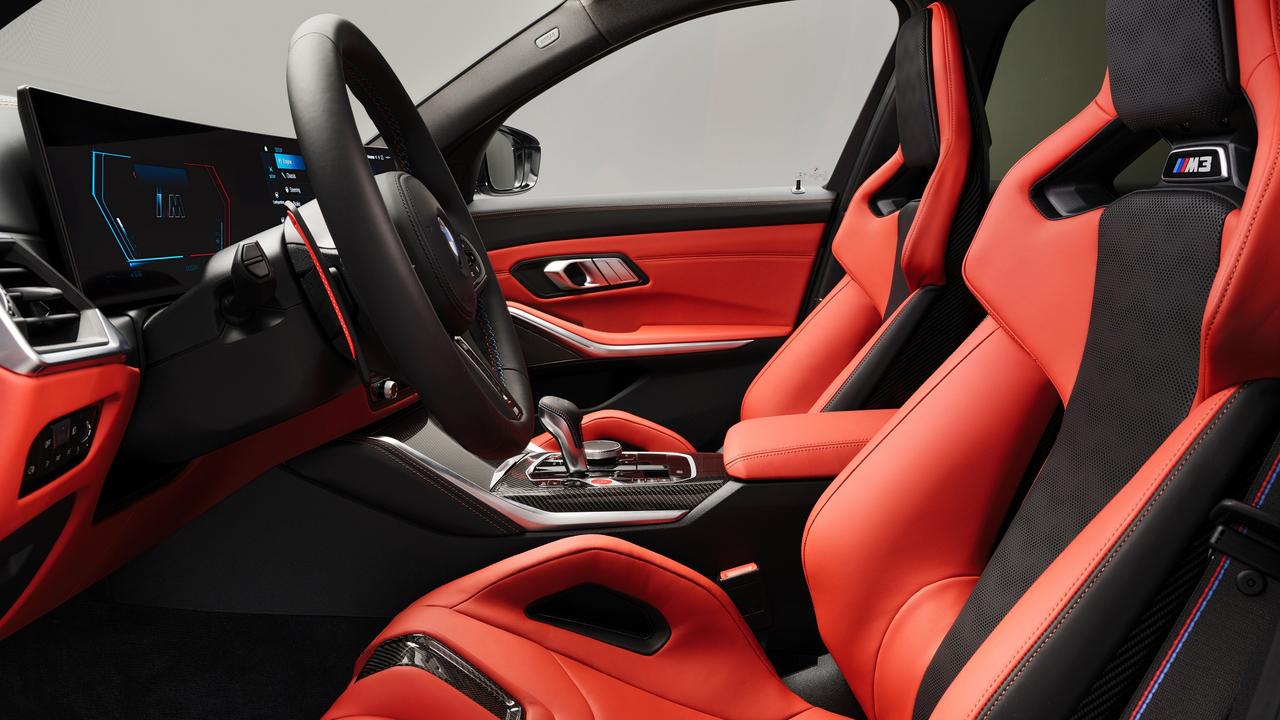 Like the sedan, it can be specified with hard-core carbon seats.