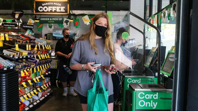 Masks are required while shopping. Picture: NCA NewsWire / Gaye Gerard