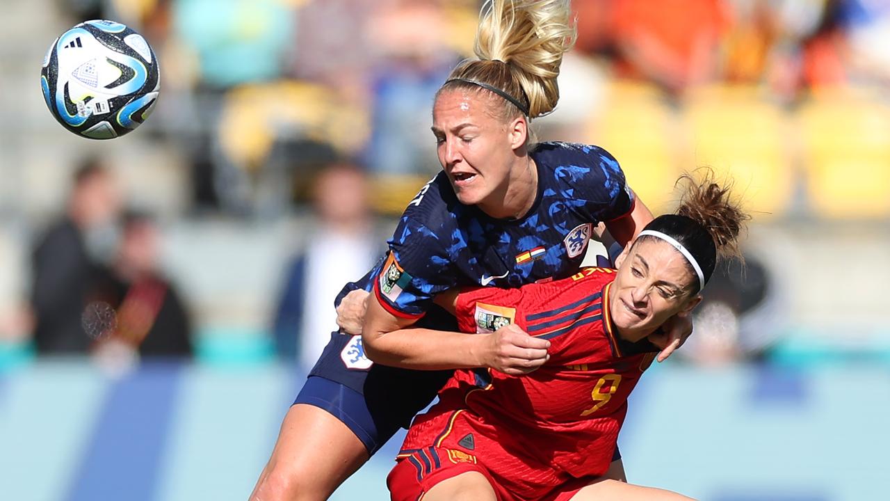 Esther Gonzalez of Spain and Stefanie Van Der Gragt of Netherlands. Photo by Lars Baron/Getty Images)