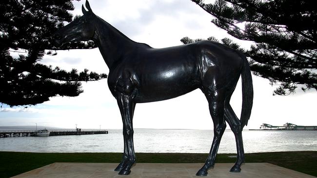  The Makybe Diva statue in Port Lincoln. 