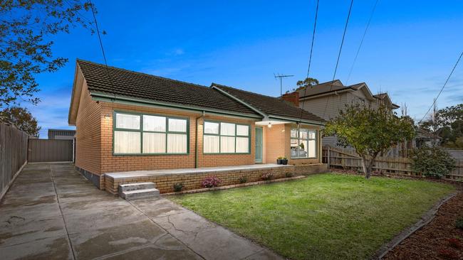 41 Golf View Rd, Heatherton was sold under the hammer.