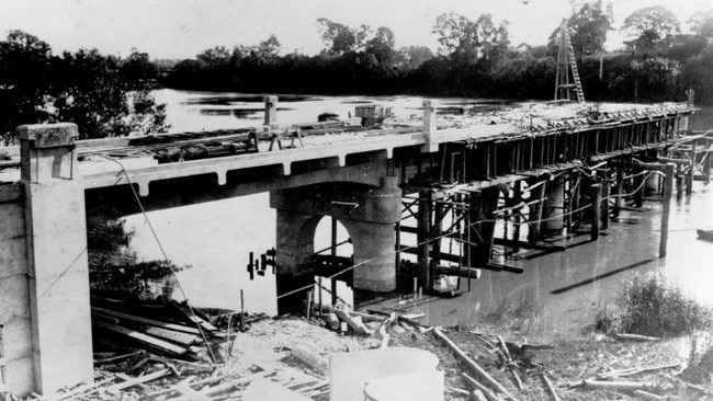 Granville Bridge Under Construction, Mary River, Maryborough, ca. 1926. An engineering feat taking shape over the Mary River. Source: Maryborough Wide Bay &amp; Burnett Historical Society