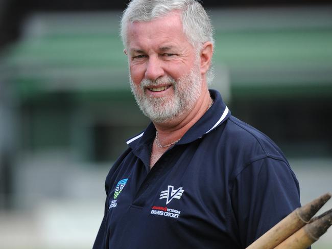 Umpire Bill Sheahan stands the Test of time