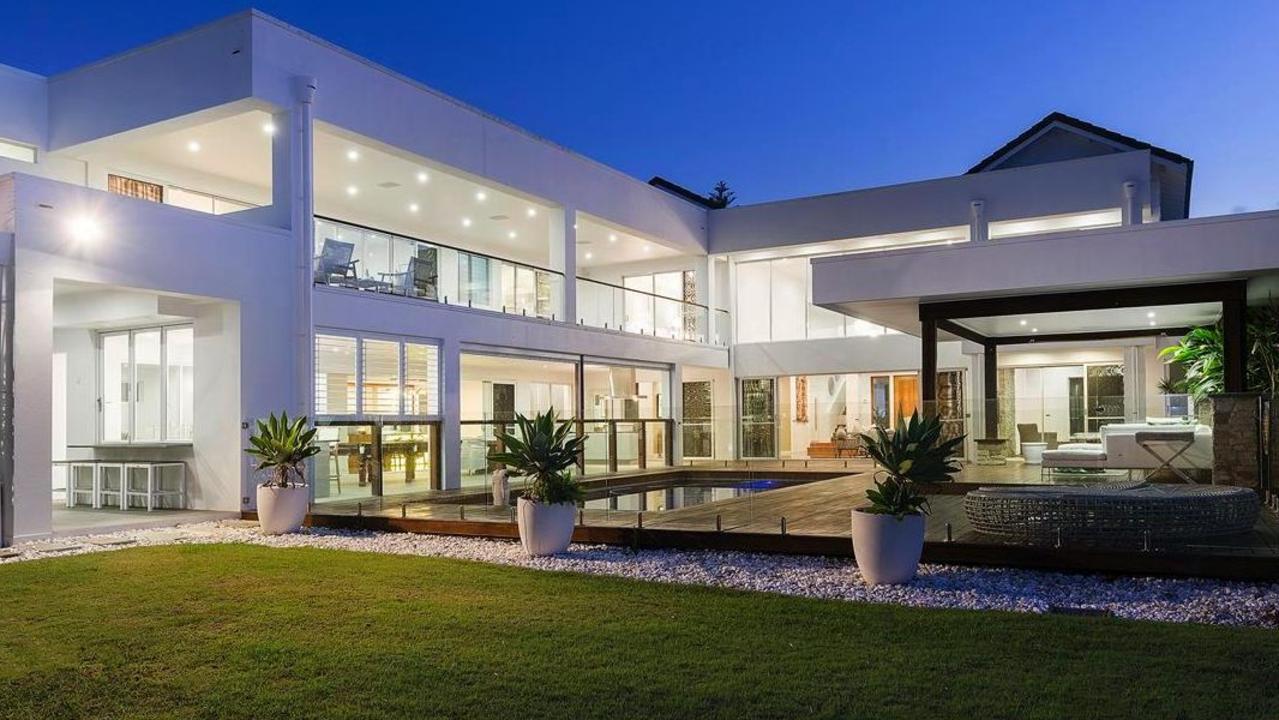 This Hope Island mansion has hosted a tonne of celebrities like Brad Pitt and Angelina Jolie, to Pink, Johnny Depp, Harry Styles and Dave Grohl.<a href="https://www.realestate.com.au/sold/property-house-qld-hope+island-126632438"></a>