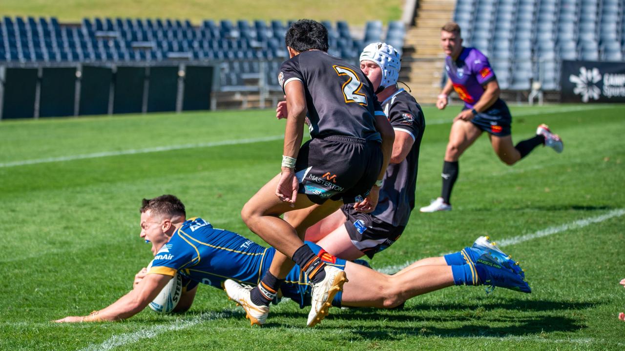 Apa Twidle scores for the Eels in the SG Ball Cup. Picture: Thomas Lisson. NSWRL Junior 15 April 2023