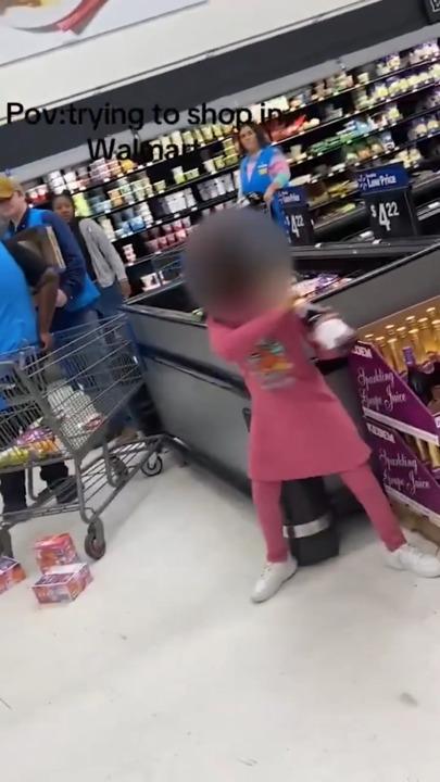 Child throws massive tantrum in supermarket