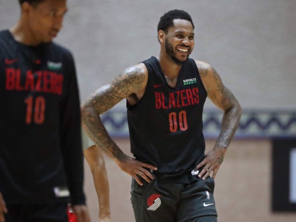 CJ McCollum posts picture of Carmelo Anthony in Trail Blazers jersey