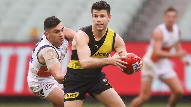 Trent Cotchin of the Tigers and Tim Taranto of the GWS Giants.