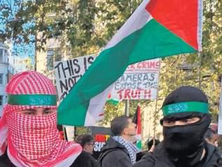 London's Met Police want to speak to these men who appear to be wearing Hamas-style headbands at the Armistice Day protest. Picture: Twitter/@metpoliceuk