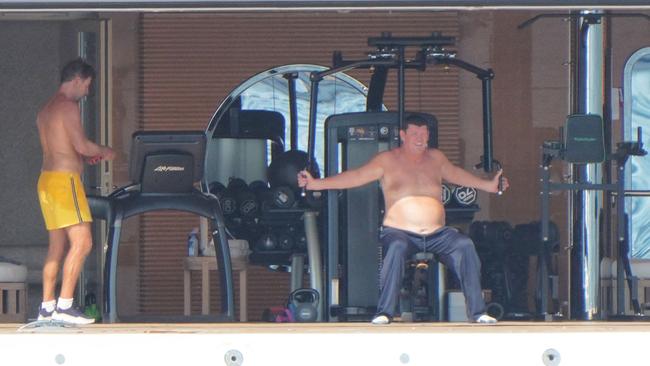 James Packer (at right) has a goal weight in mind for the end of 2022. Picture: AbacaPress / Splash News / Media Mode