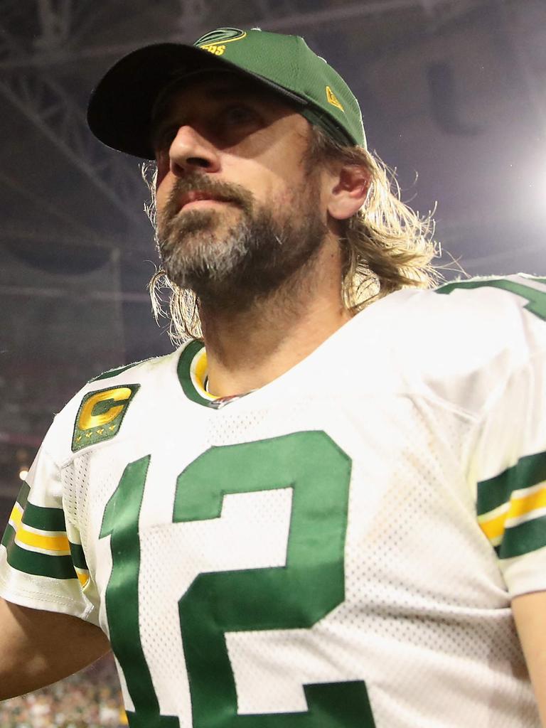 Joe Rogan defends Aaron Rodgers: 'He's a smart f—ing dude'