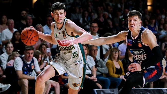 ADELAIDE, AUSTRALIA - OCTOBER 20: Clint Steindl of the Jackjumpers competes with Dejan Vasiljevic of the 36ers during the round five NBL match between Adelaide 36ers and Tasmania Jackjumpers at Adelaide Entertainment Centre, on October 20, 2024, in Adelaide, Australia. (Photo by Mark Brake/Getty Images)