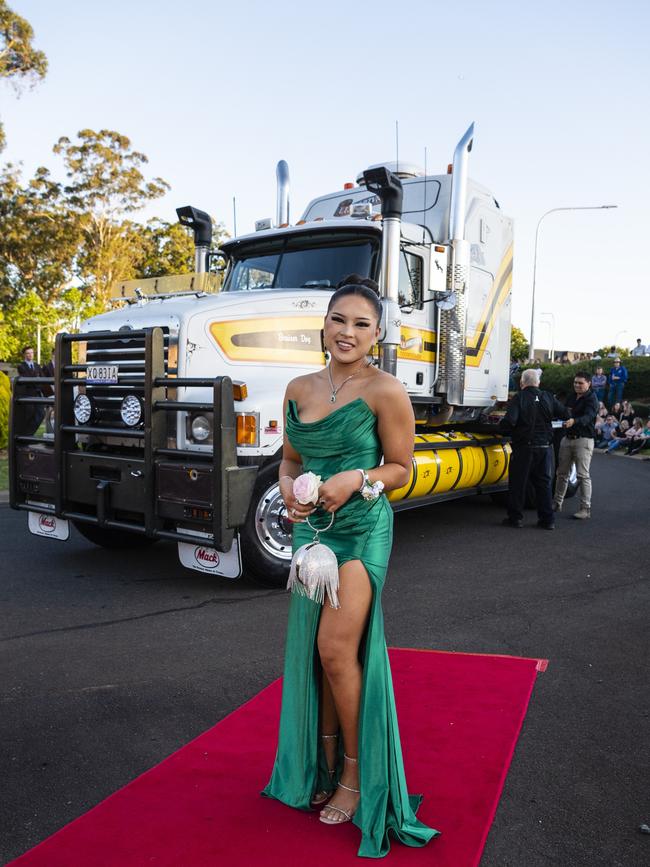 Amber Hartvigsen arrives at Harristown State High School formal at Highfields Cultural Centre, Friday, November 18, 2022. Picture: Kevin Farmer