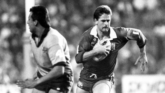 Gary Belcher attempts to belt past Laurie Daley in 1989.