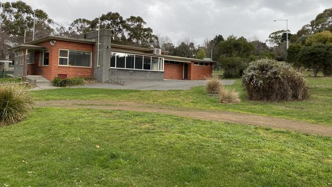 Rosny Golf Course's former pro-shop now abandoned by players. Picture James Bresnehan