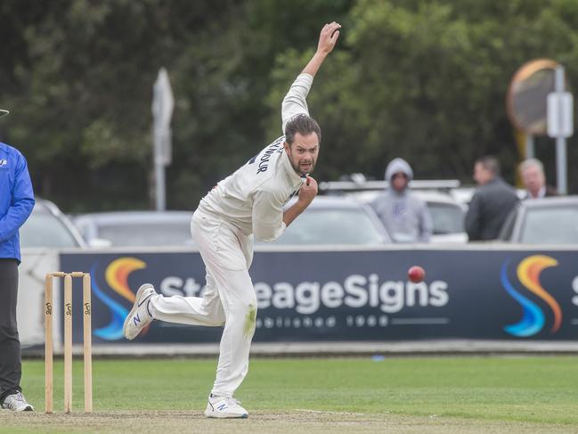 Prahran’s Steve Seymour bowling in the Premier Cricket elimination final against St Kilda.