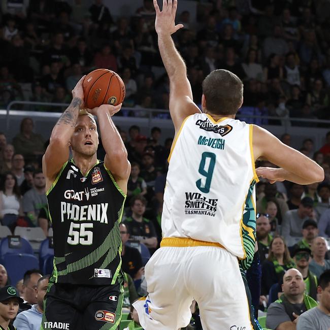 Mitch Creek shoots against the Jackjumpers.