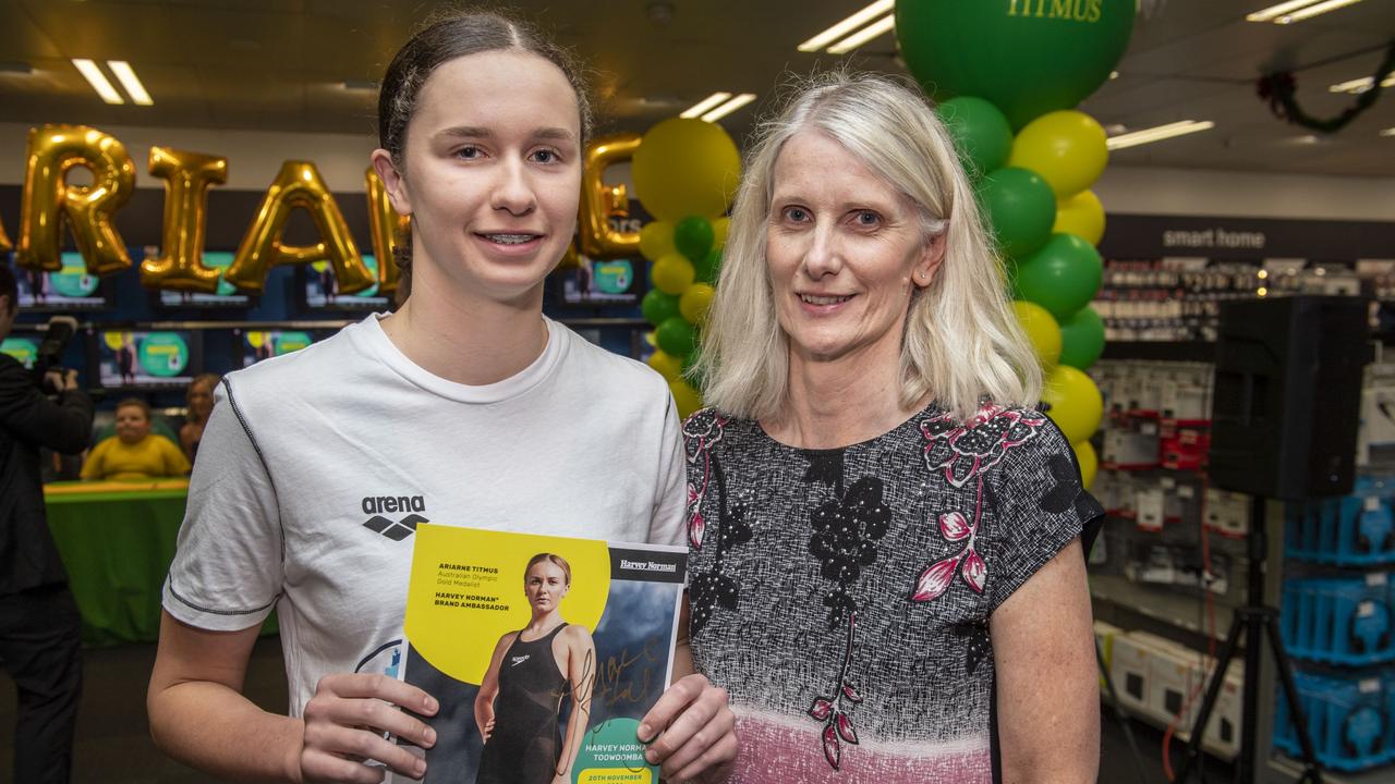 (from left) Sienna Deurloo and her mother Lisa Ford. Fans meet Harvey Norman Brand Ambassador and Olympic Gold Medalist Ariarne Titmus. Saturday, November 20, 2021. Picture: Nev Madsen.