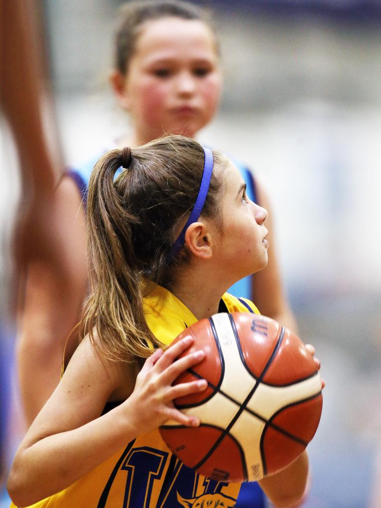 Geelong Wildcats v Lara Giants. Under 10s junior basketball at Geelong Arena courts on Saturday morning. Picture: Alan Barber