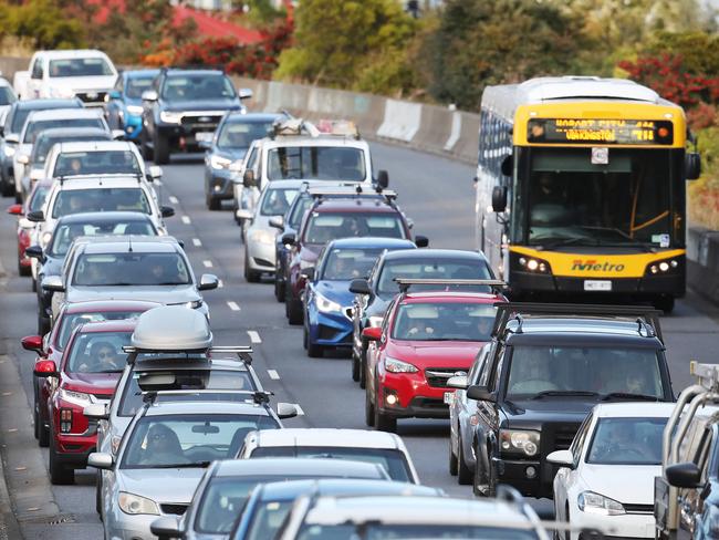 State Budget 2023.  Heavy traffic in bound to Hobart on the Southern Outlet with a fifth lane proposed.  Picture: Nikki Davis-Jones