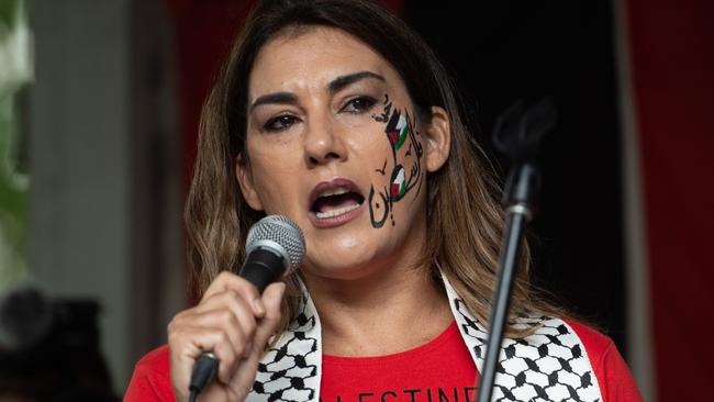 MELBOURNE AUSTRALIA - Newswire Photos NOVEMBER 26TH 2023 : Lidia Thorpe addresses protesters gathering at the State Library in Melbourne on Sunday, at the Free Palestine Rally, State Library Victoria. PICTURE : NCA Newswire / Nicki Connolly