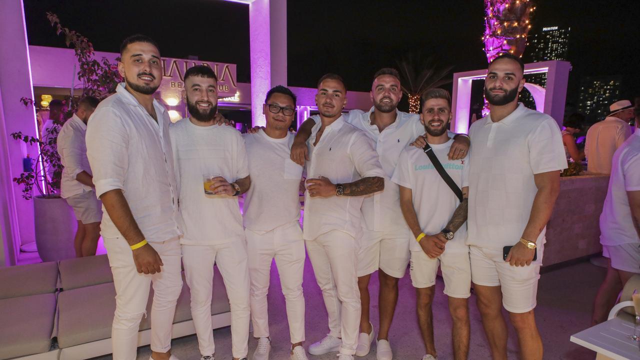 30+ NYE PHOTOS: At La Luna Beach Club ‘white’ party | Gold Coast Bulletin