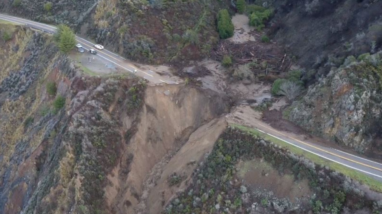 California S Highway 1 Section Of Road Collapses Into Ocean Video   B526e88502ad9ecdd9f8b28f892b3931