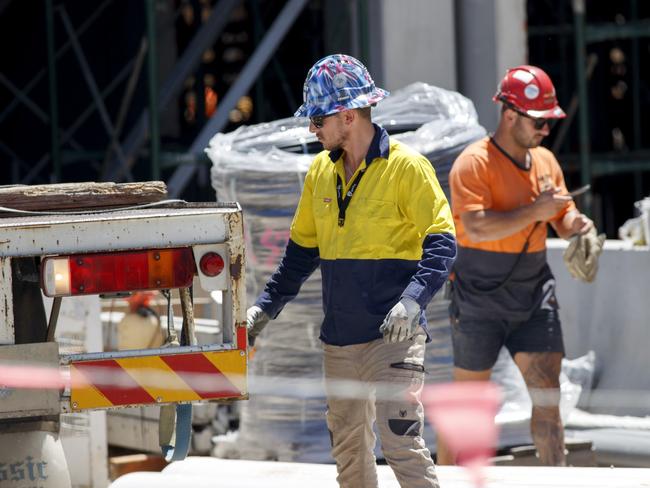 MELBOURNE, AUSTRALIA - NewsWire Photos JANUARY 20, 2020. Construction workers at an apartment building in Richmond on Wednesday afternoon. Australian industries are hiring in droves as the economy begins to recover from COVID-19 Picture: NCA NewsWire / David Geraghty