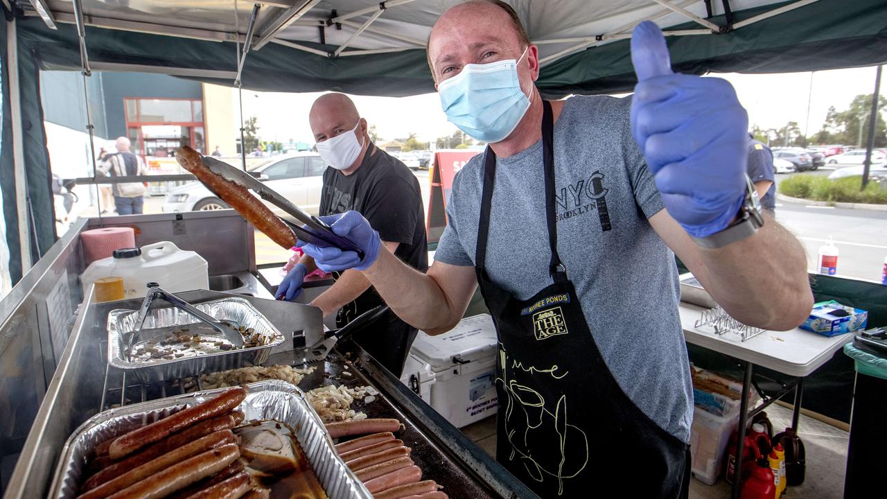 People can grab a snag and a Covid vaccine at Bunnings from this weekend. Picture: NCA NewsWire / David Geraghty