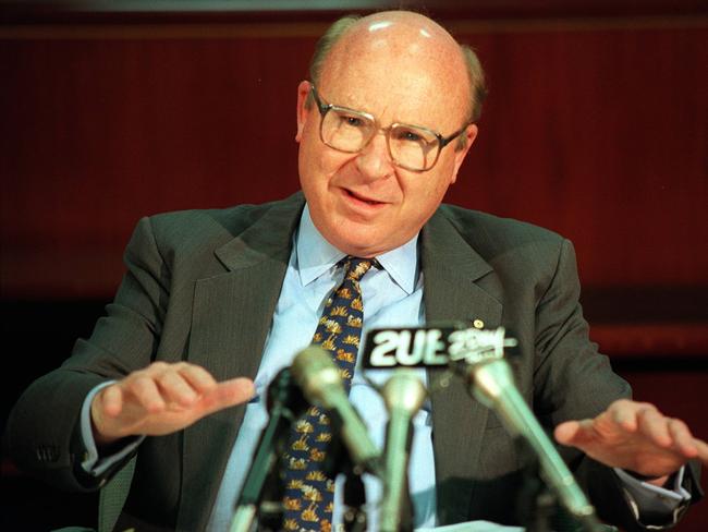 Independent Commission Against Corruption Commissioner Barry O'Keefe commenting on SRA inquiry during a 1997 press conference. Picture: Martin Johnston