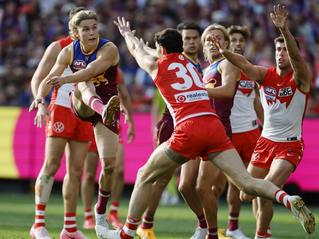 Ashcroft snaps a third-quarter goal. Picture: Michael Klein