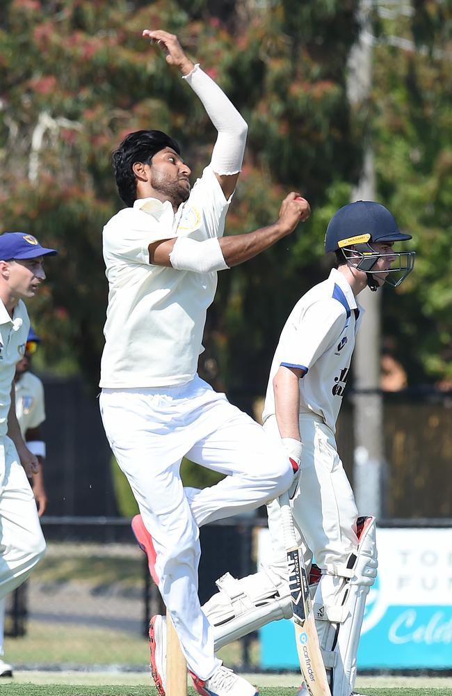 ‘Kal’ Ilippuli Arachige during his marathon spell for Noble Park against Mt Waverley. 