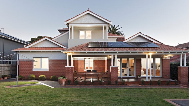 Former Western Bulldogs footballer Matthew Croft’s Moonee Ponds home passed in under the hammer.