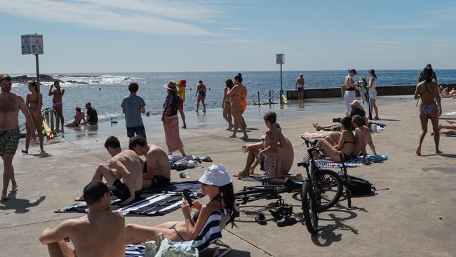 People enjoying a hot day at Clovelly Beach. Picture: NCA NewsWire / Flavio Brancaleone