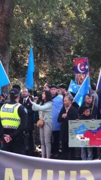 Protesters voice disapproval of Chinese Premier Li Qiang's Adelaide visit