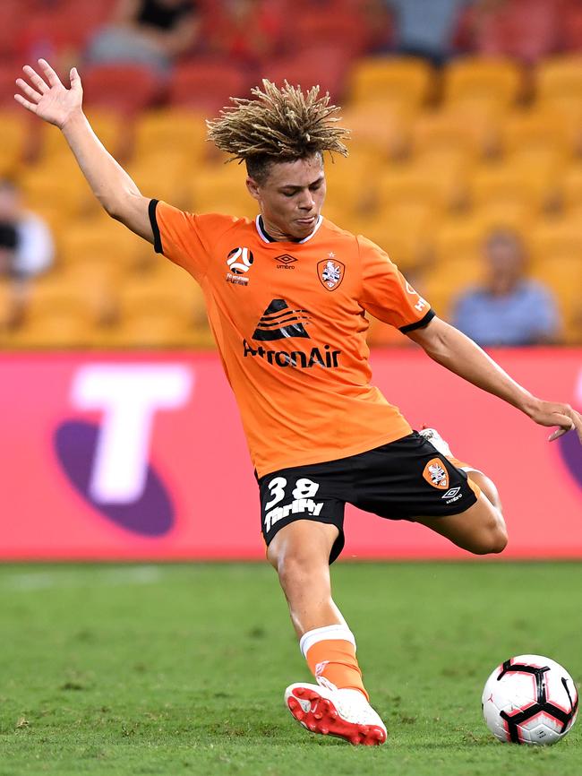 Izaack Powell on debut for the Roar aged 16 against Sydney FC. Picture: Bradley Kanaris/Getty Images