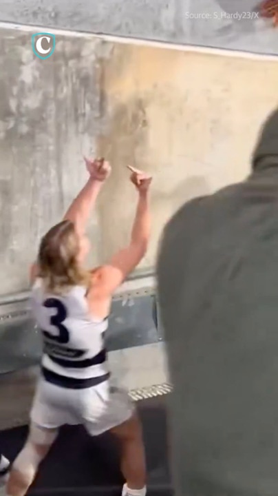 Bailey Smith captured flipping the bird to fan