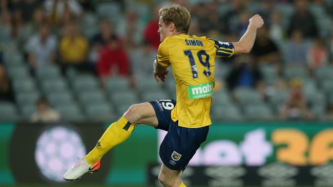 Matt Simon converts one of his two late penalties. Picture: Getty Images