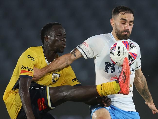 Sydney seeing red as Mariners shock Sky Blues