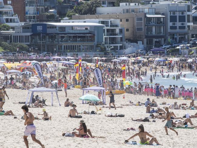 SYDNEY, AUSTRALIA - NewsWirePhotos - Sunday, 8 December 2024: Bondi BeachPicture: NewsWire/ Monique Harmer