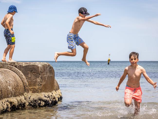 Severe heatwave conditions are blasting Melbourne. Picture: Jake Nowakowski