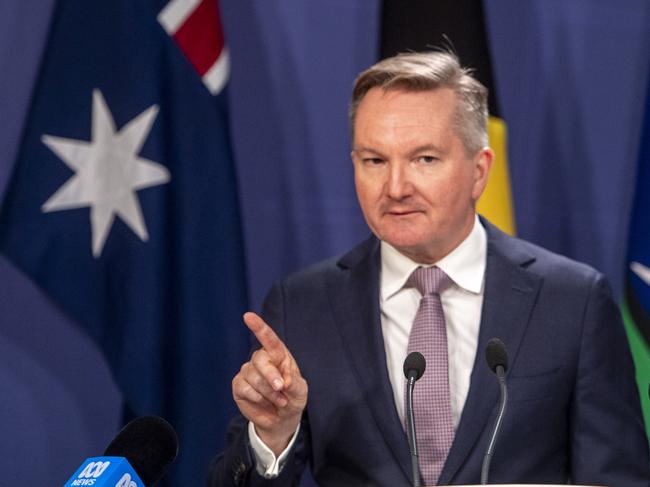 SYDNEY, AUSTRALIA. NewsWire Photos.December 13, 2024.Australian Federal Minister for Climate Change and Energy Chris Bowen holds a press conference in Sydney. Picture: NewsWire / Jeremy Piper