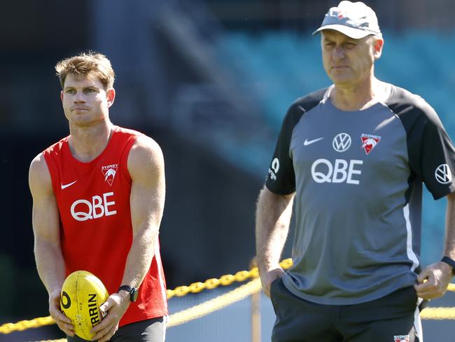 Taylor Adams and coach John Longmire during the Sydney Swans active recovery session at the SCG on September 16, 2024. Photo by Phil Hillyard(Image Supplied for Editorial Use only - **NO ON SALES** - Â©Phil Hillyard )